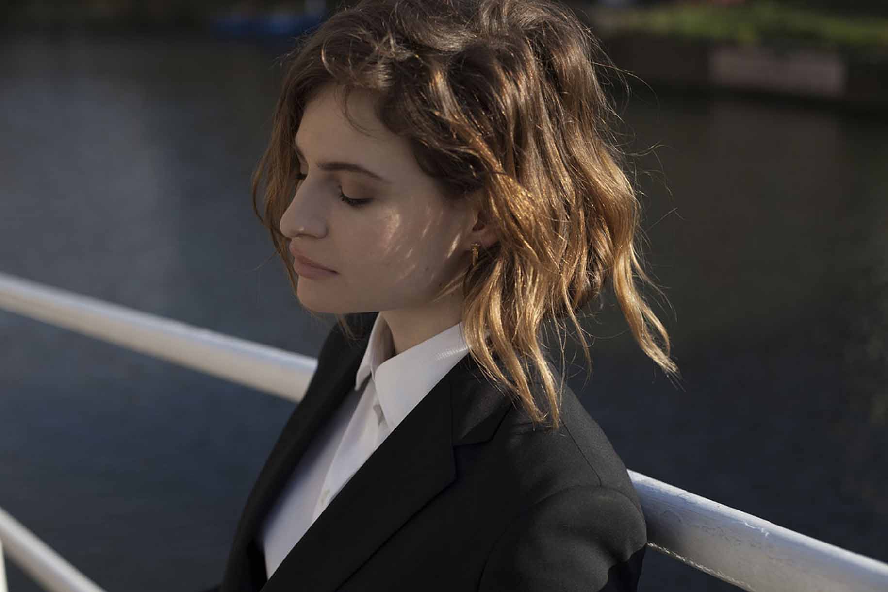 Chaleur Humaine, Christine and the Queens